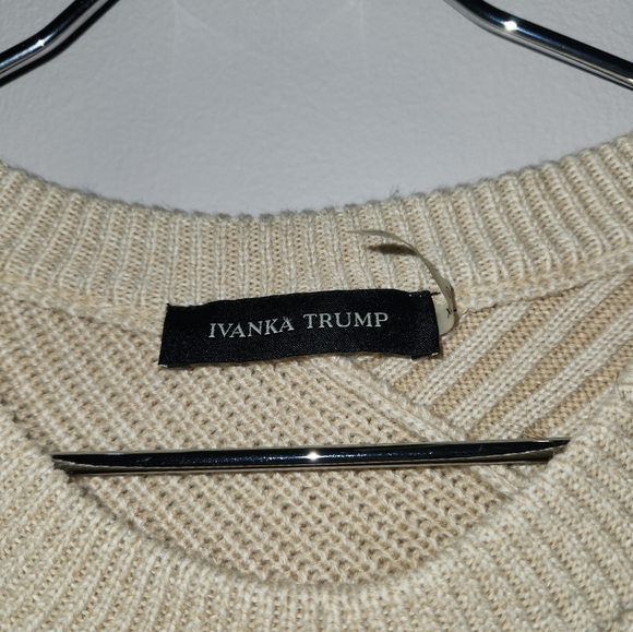 Poncho with sleeve - Picture 3 of 3